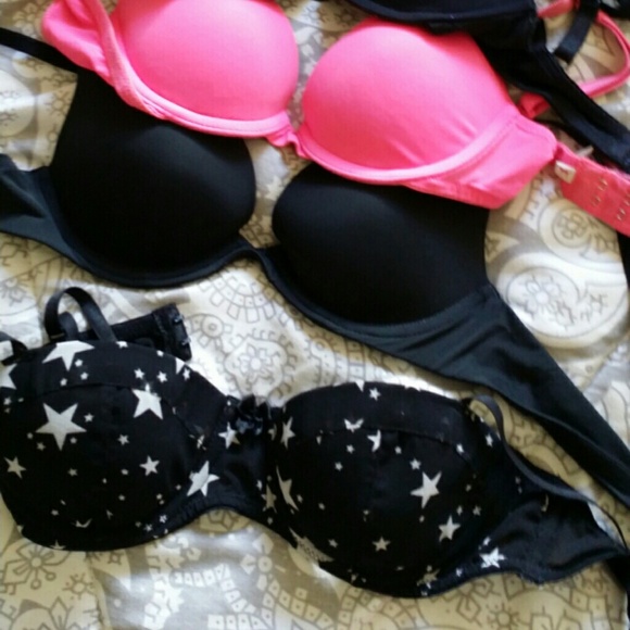 (5)    32A bra bundle.