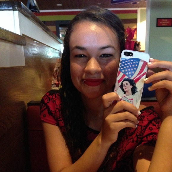 I'm so obsessed with Lana Del Rey. - Picture 2 of 4