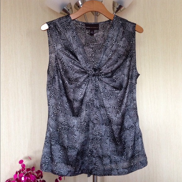✨Leopard-print blouse✨ Great for work or date-nite