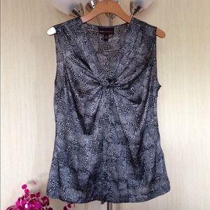 ✨Leopard-print blouse✨ Great for work or date-nite