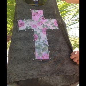 Floral Cross Muscle tee❤️🌸