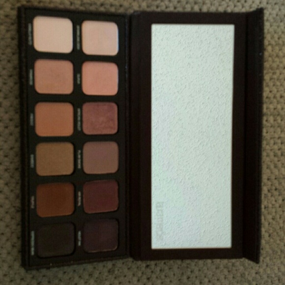 Laura mercier artists pallet