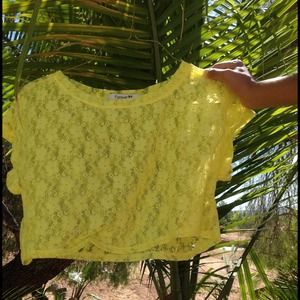 Yellow lace crop top💛👑