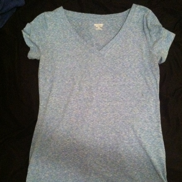 V neck - Picture 1 of 1