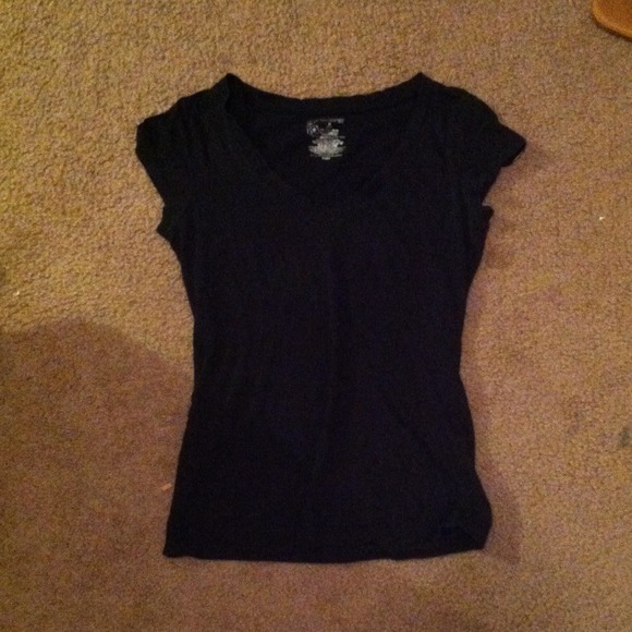 V neck - Picture 1 of 1