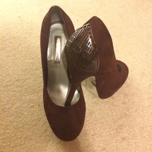 SALE Halston Burgundy Suede Pumps