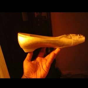 Women's dress shoes