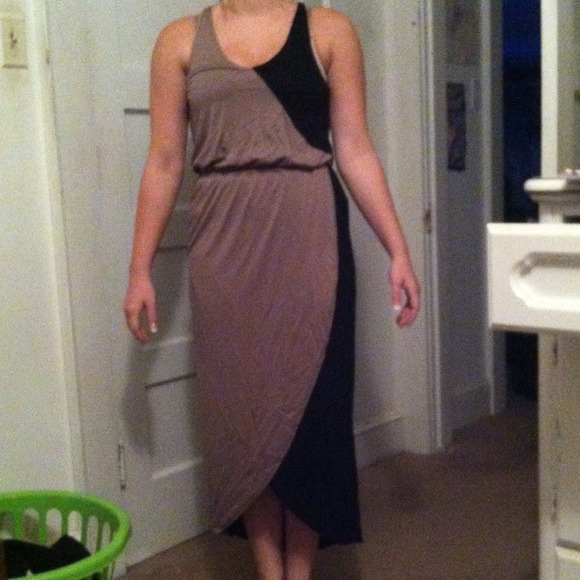 Maxi dress with slit middle