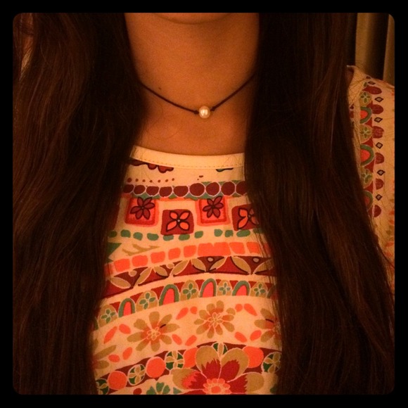 Freshwater pearl and leather chord choker necklace