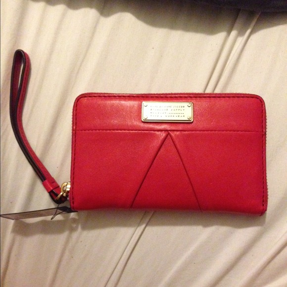 Marc Jacobs Clutches & Wallets - Marc Jacobs phone wristlet