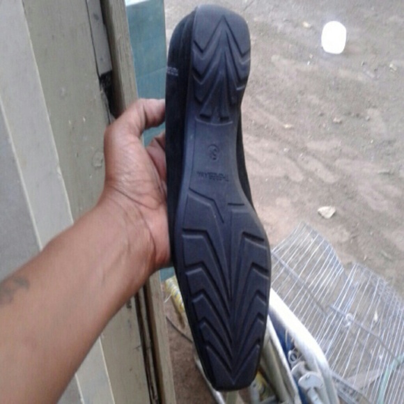 Shoes - Picture 3 of 4