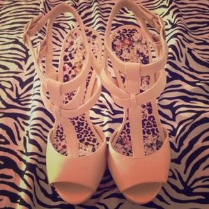 Cute heels only worn once