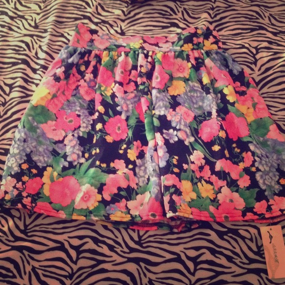 Floral skirt - Picture 1 of 2