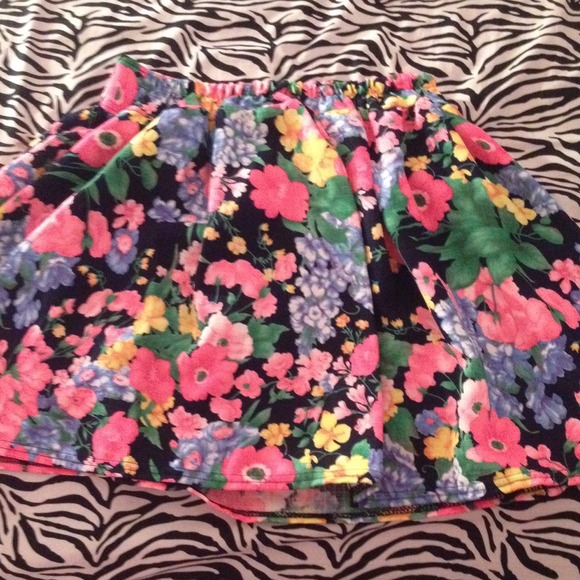 Floral skirt - Picture 2 of 2