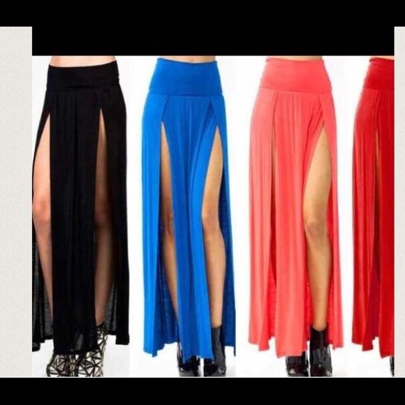 🚨🚨🚨Black high waisted  open maxi skirt.