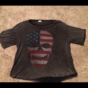 Distressed skull American flag tee