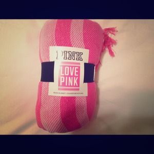 NWT VS Pink beach blanket!!