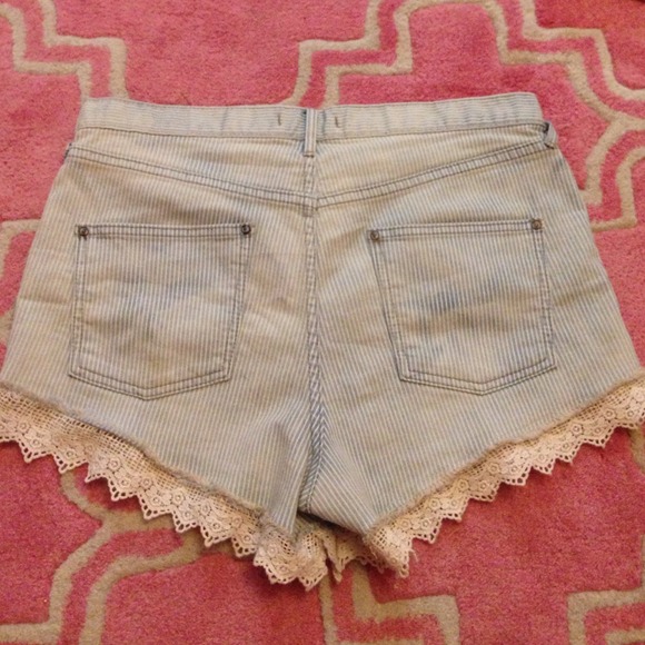 Free People Lace shorts. - Picture 2 of 2