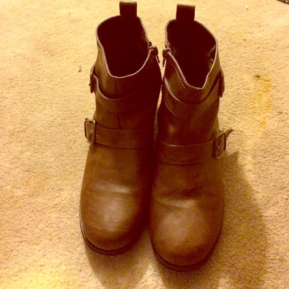 ORIGINAL MADDEN GIRL ANKLE BOOTS.