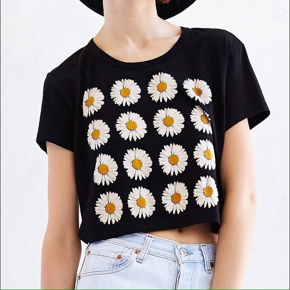 Urban Outfitters Tops - NWOT Truly Madly Deeply Daisy Crop Tee
