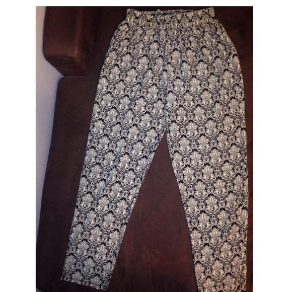 High wasted lose pants.