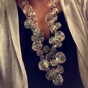 Eye-catching clear ball necklace!