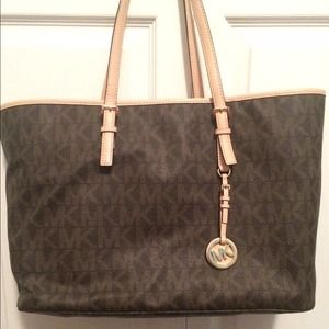RESERVED! Michael Kors Jet Set Travel Tote💜👜