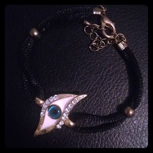 Eye bracelet
