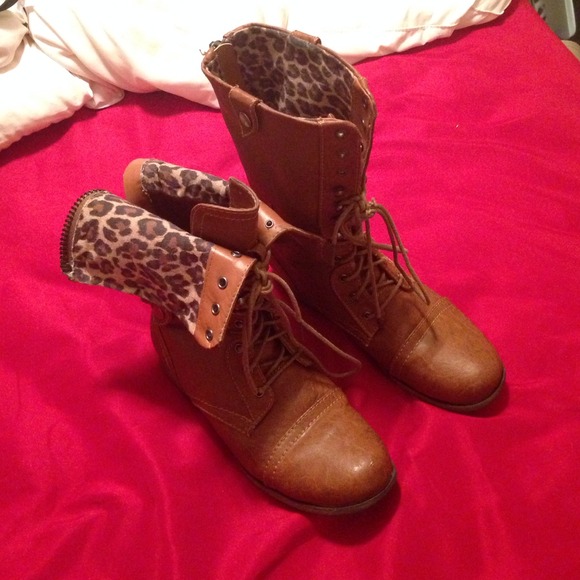 Combat boots