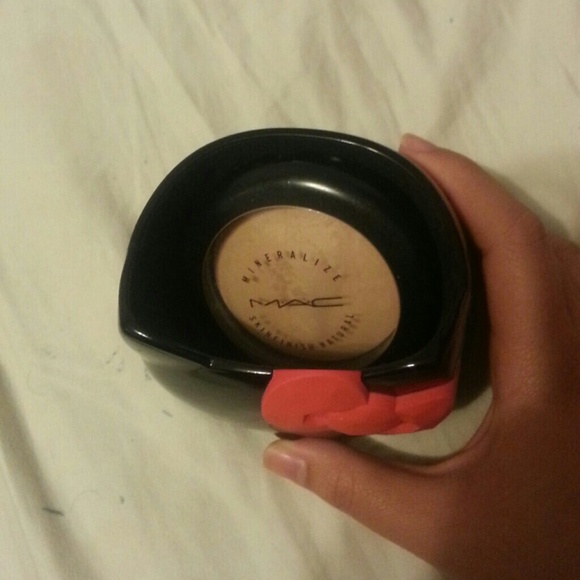 SOLD!💵🎉🎊Hello kitty Makeup holder from sephora - Picture 3 of 4