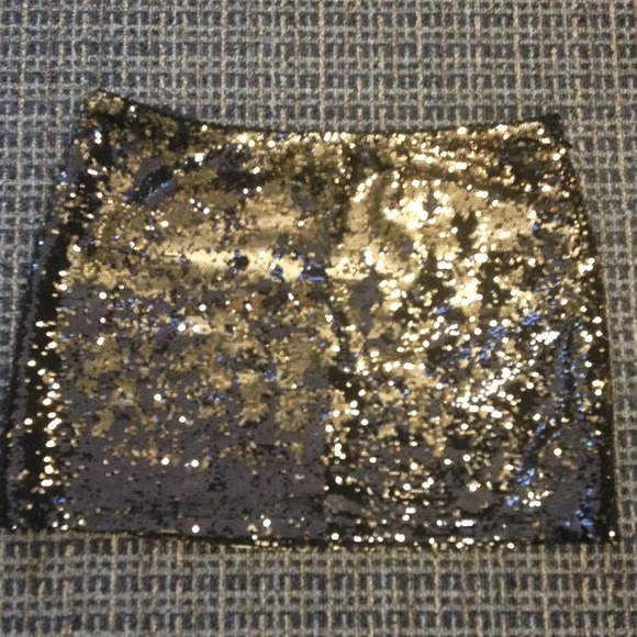 Tiny sequin mini skirt! Never worn, size medium