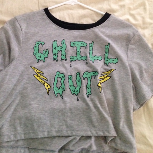 Pacsun (( chill out )) gray cropped tshirt