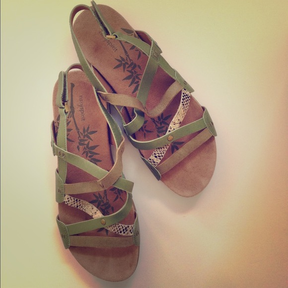 Strappy flat sandals