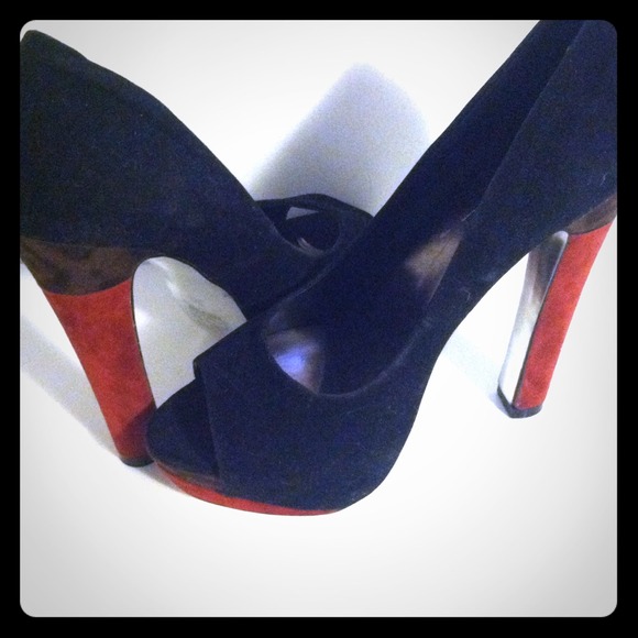Marco Gianni Black Peep-Toe Pumps