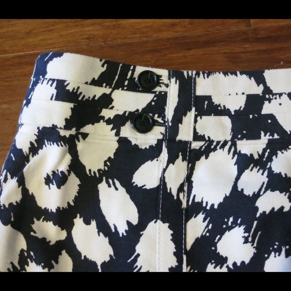 SOLD Loft Navy and White skirt - Picture 3 of 4