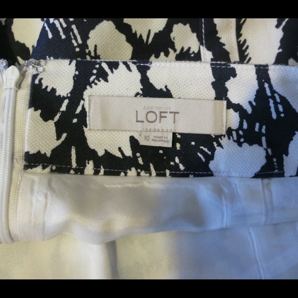 SOLD Loft Navy and White skirt - Picture 4 of 4