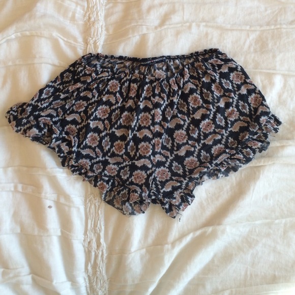 Tribal vodi shorts