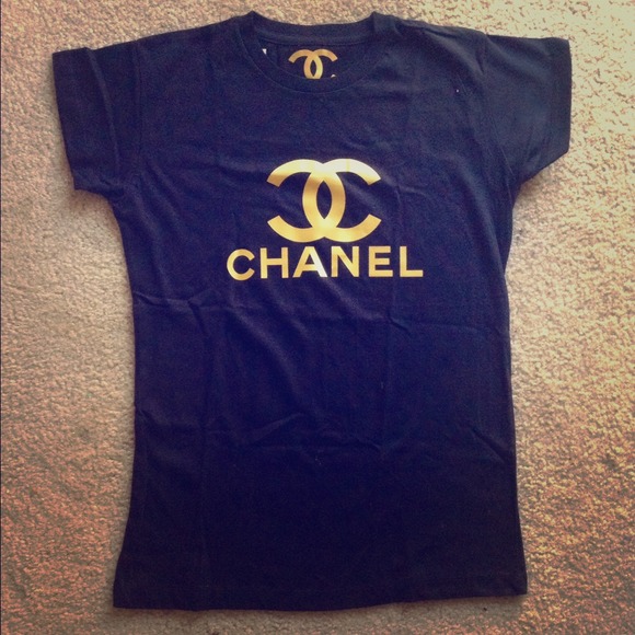 **SOLD** NWOT LOGO T-shirt