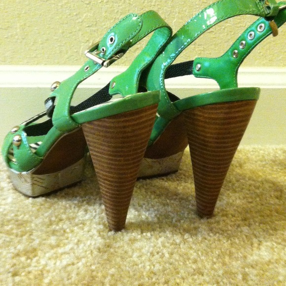 Heels - Picture 2 of 3