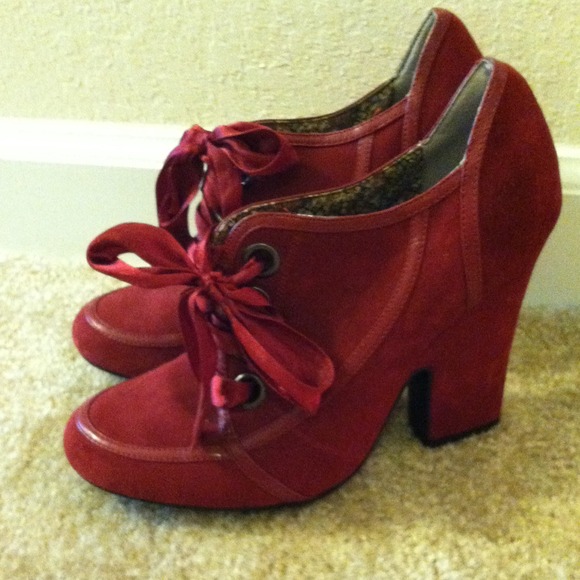 Heels - Picture 2 of 3