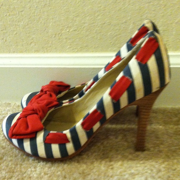 Heels - Picture 2 of 3