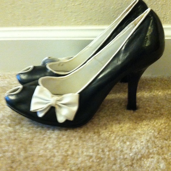 Heels - Picture 2 of 2