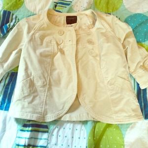 Light quarter-sleeved jacket