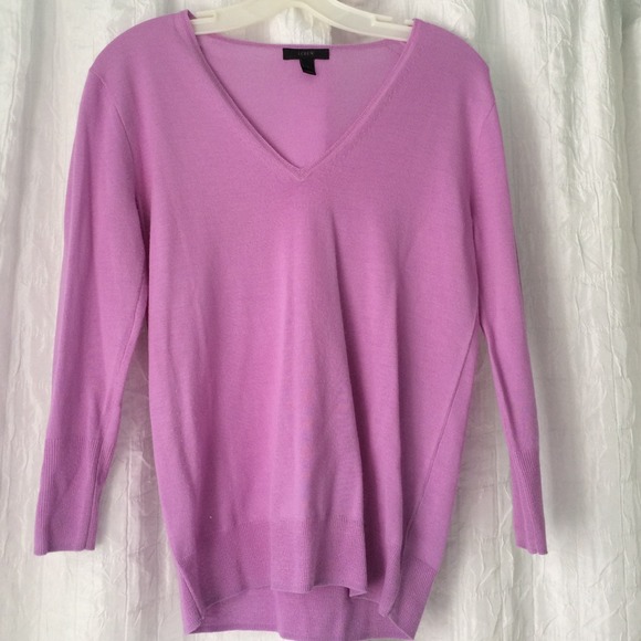J crew Xs lilac v neck sweater, 3/4 sleeves