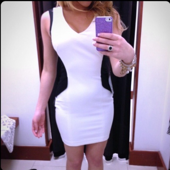 SOLD ❌🚫🎉🎀 Black and White BEBE Dress 🎀