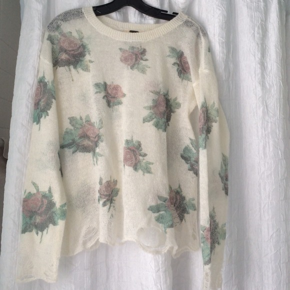 Miss me ivory rose torn knit sweater small