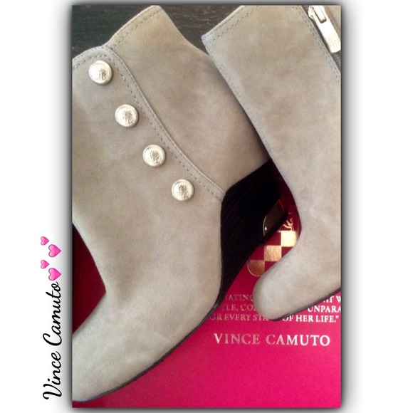 Vince Camuto Shoes - 🎉🎉🎉Host Pick🎉🎉🎉Vince Camuto Suede Booties❤️