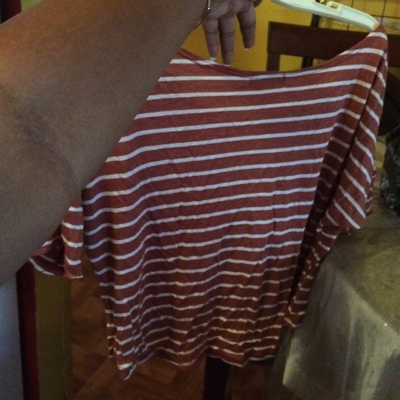 Crop top - Picture 2 of 3