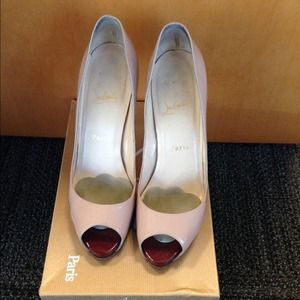 Christian louboutin classic nude pumps!!!