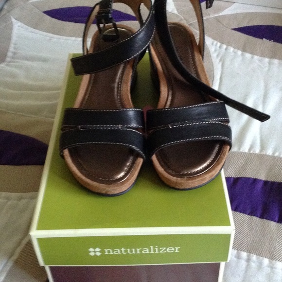 New naturalizer shoes never been worn